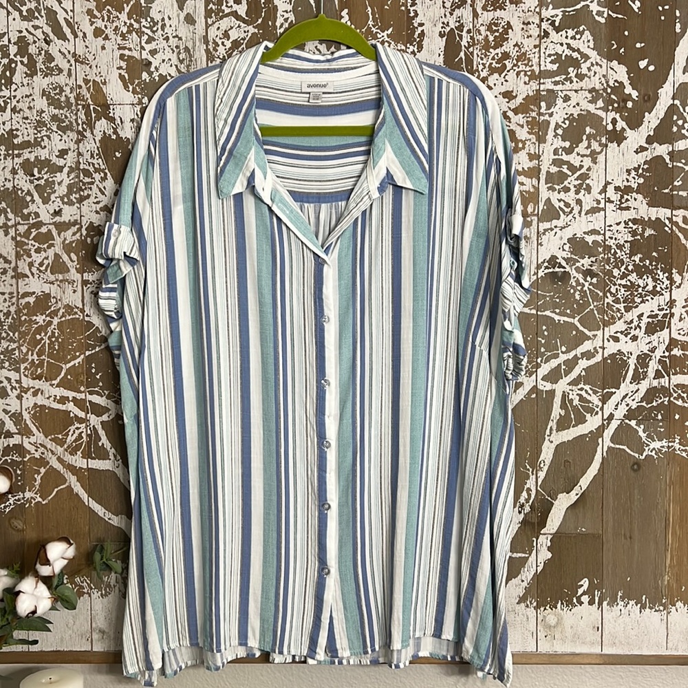 Avenue 30/32W shades of blue stripes Blouse